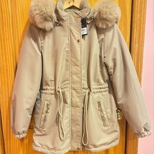 Stylish Tan Puffer Winter Coat Jacket with Faux Fur Trim
